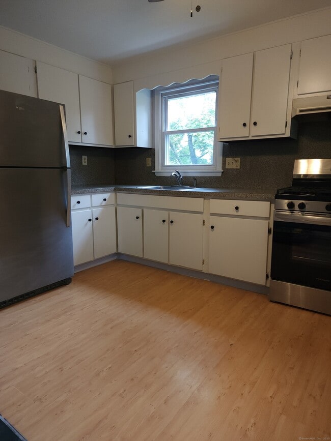 Building Photo - 14 Lownds Dr