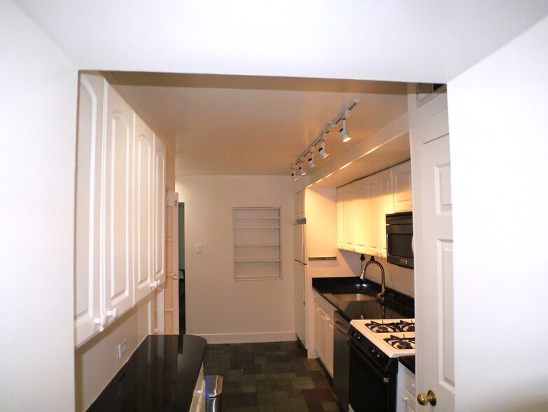 kitchen - 1743 18th St NW