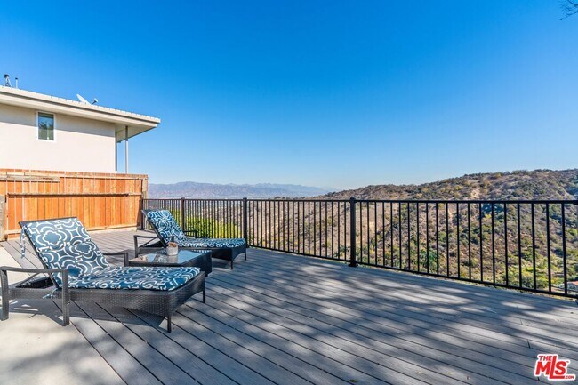 Building Photo - 3632 Beverly Ridge Dr