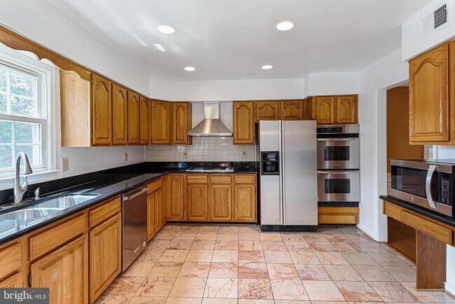 Building Photo - 7416 Royal Dominion Dr
