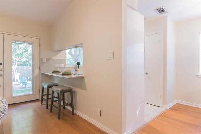 Building Photo - 10102 Missel Thrush Dr