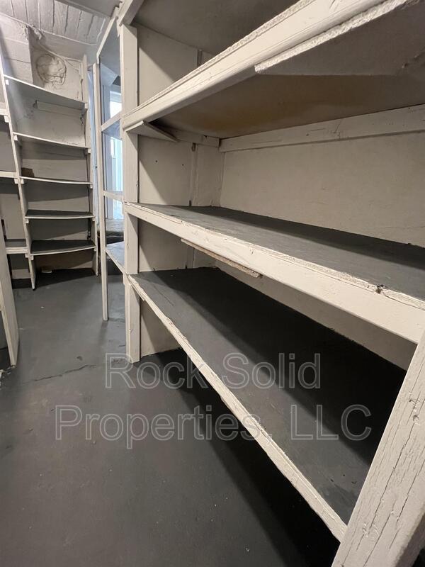 Building Photo - 2104 E 12th St