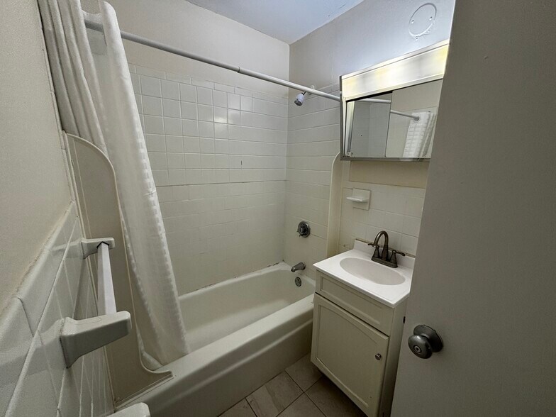 Building Photo - 71 Gardner St