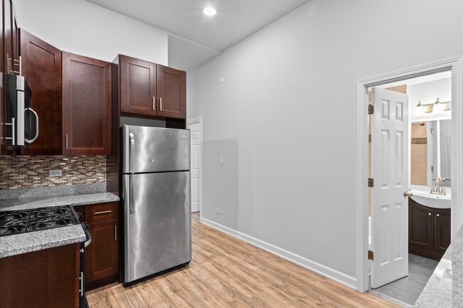 Building Photo - 1528 N Ashland Ave