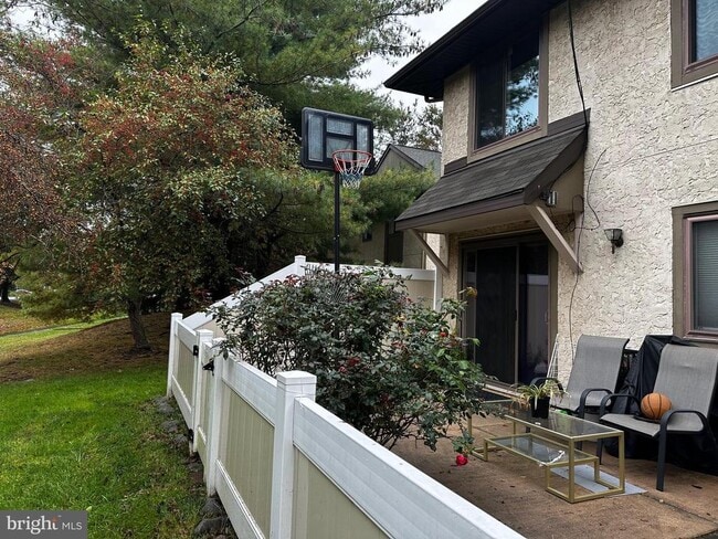 Building Photo - 137 Hampshire Dr