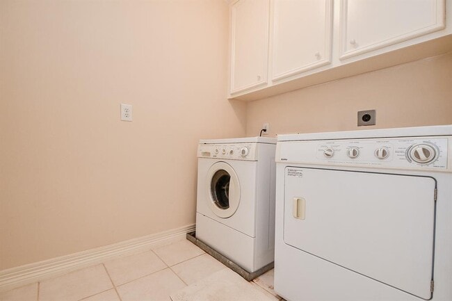 Building Photo - 4115 Woodhead St