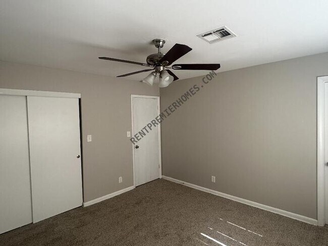 Building Photo - 101 W 31st St