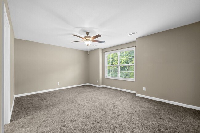 Building Photo - Sophisticated Sango Townhouse in a Gated C...