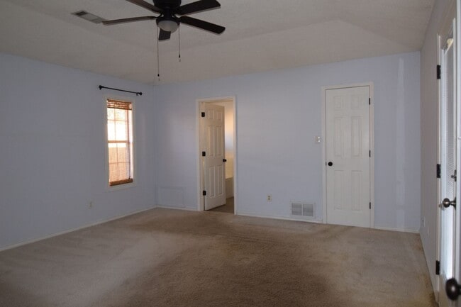 Building Photo - 3900 Bristol Ln