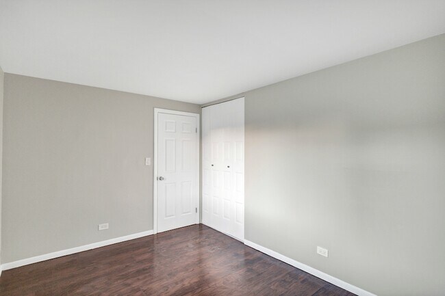 Building Photo - 1321 Yarmouth Ct