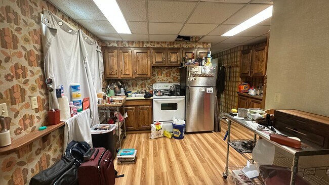 Building Photo - 2591 Riverview Dr