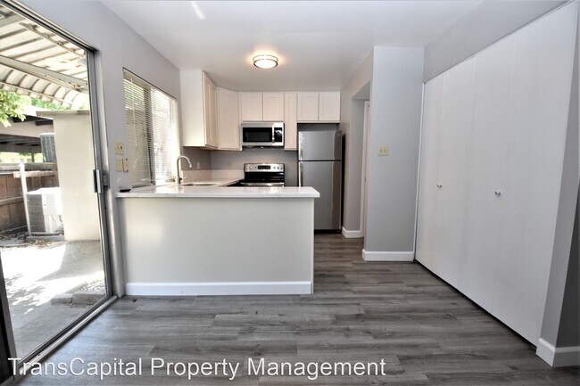 Building Photo - 8867 Salmon Falls Dr