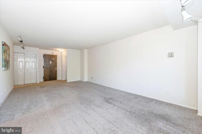 Building Photo - 5225 Pooks Hill Rd