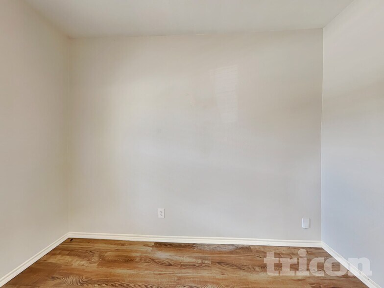 Building Photo - 1525 Trent Dr