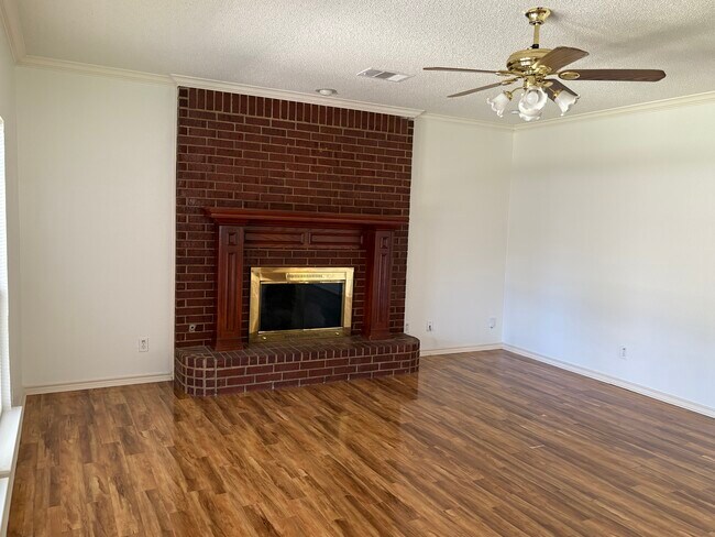 Building Photo - 514 Big Oak Ct