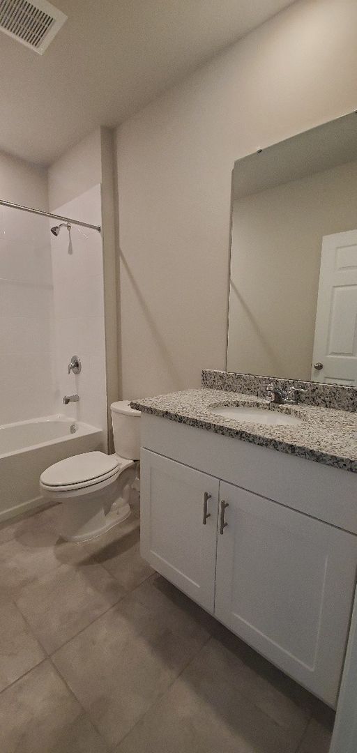 Building Photo - LIKE NEW!! 3-Bedroom, 2-Bathroom in Winter...