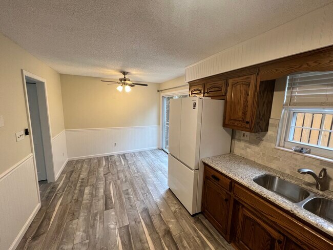 Building Photo - 1664 Louisville Rd