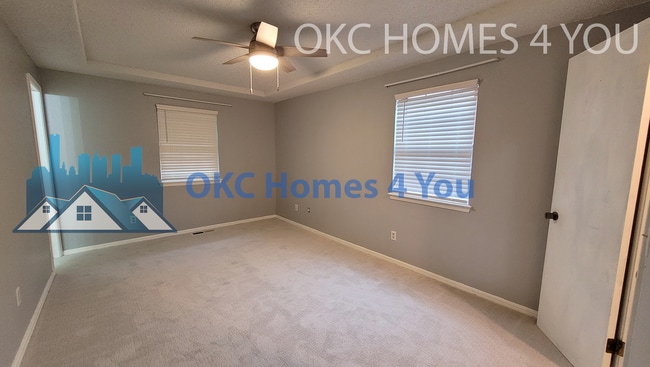 Building Photo - Updated 3 bed in Yukon