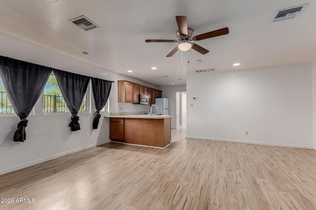 Building Photo - 6140 E Peak View Rd