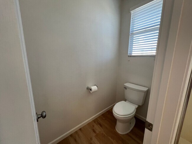 Building Photo - 5 bedroom home located in Sylvan School District!