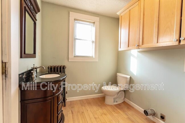 Building Photo - 204 Alsace St