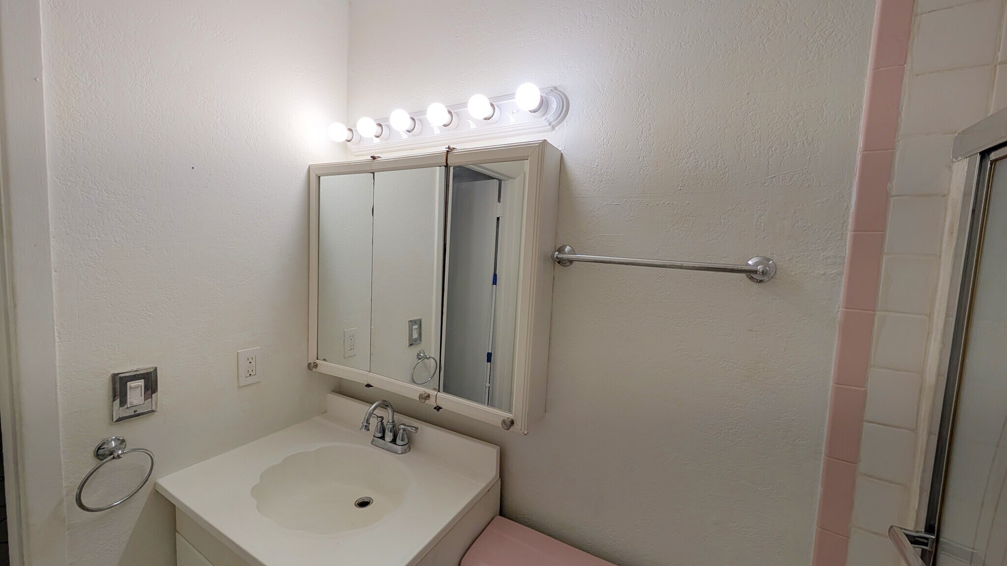 Building Photo - 2842 Van Buren St