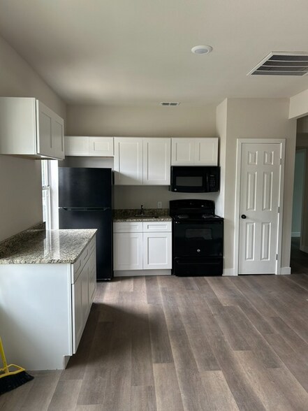 Primary Photo - 220 N Pinto St