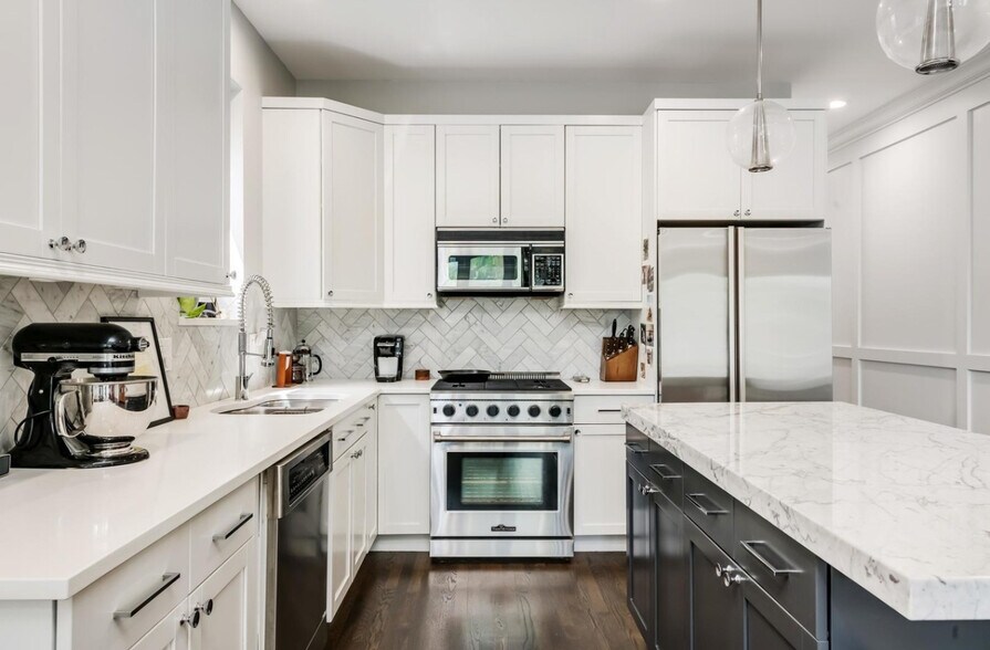 Building Photo - 1048 N Wolcott Ave