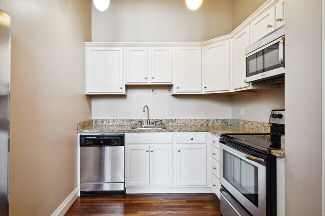 Building Photo - 920 Poeyfarre St