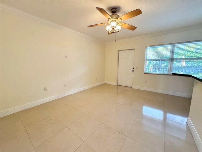 Building Photo - 660 NE 11th Ave