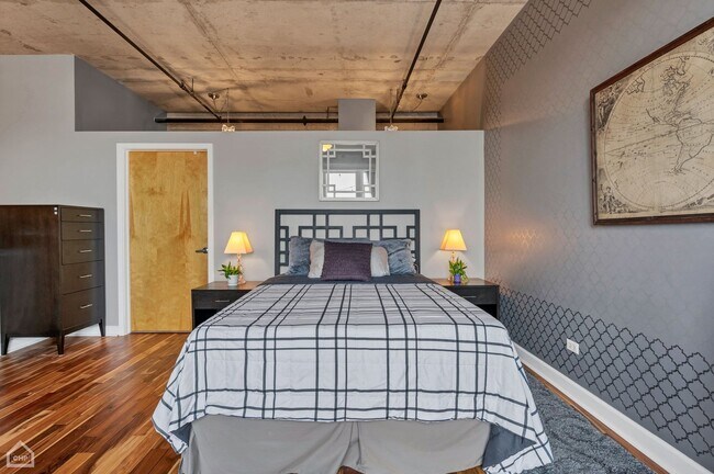 Building Photo - 6 S Laflin St