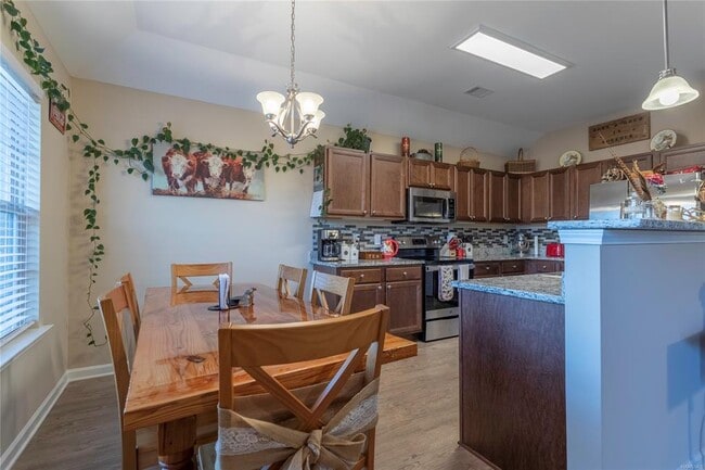 Building Photo - 820 Sunset Ct