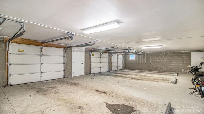 Building Photo - 2235 S Huron Pkwy