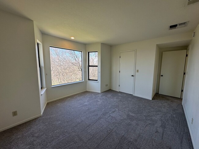 Building Photo - Gorgeous Multilevel 4 Bedroom 2.5 Bathroom...