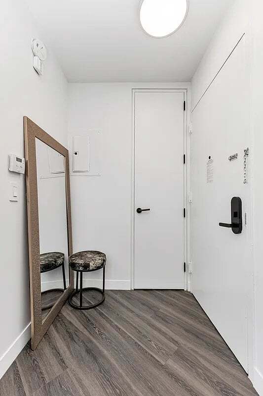 Building Photo - 250 E Houston St