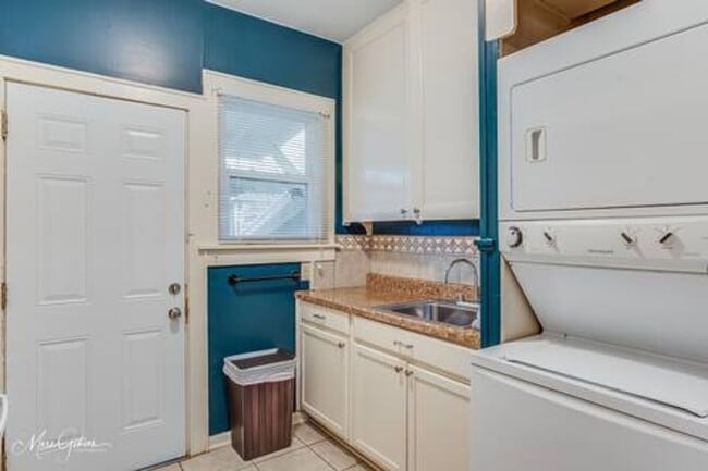 Building Photo - ALL BILLS PAID/FURNISHED APARTMENT