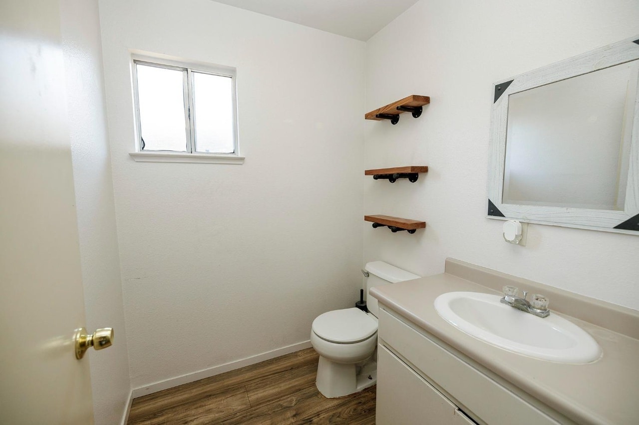 Building Photo - 1580 N Denair Ave