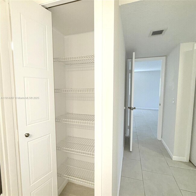 Building Photo - 16521 Blatt Blvd