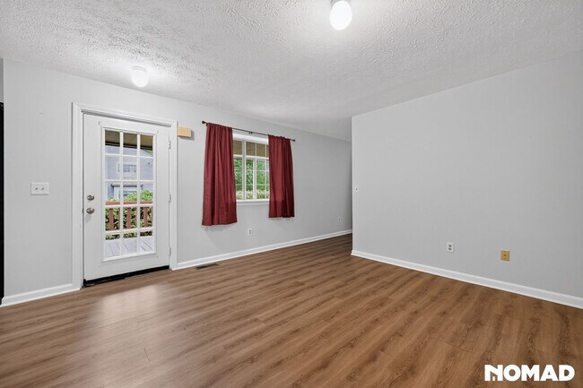 Building Photo - Spacious 3BR Condo in Ashland