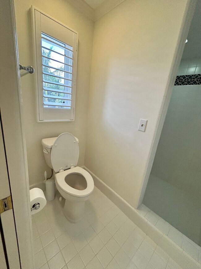 Building Photo - Classic waterfront Snell Isle Estates 3 Bed 2.5 Bath Home with private dock!