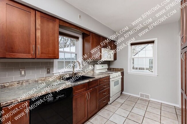 Building Photo - 3109 Holcomb Ave