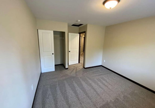 Building Photo - 9714 St Ct E