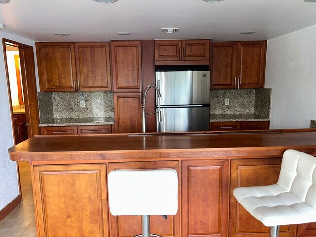 Building Photo - 6614 Miami Lakes Dr