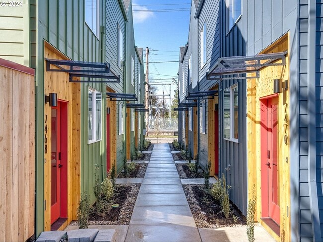 Building Photo - Inviting Home with Open Living & Stainless Steel Kitchen