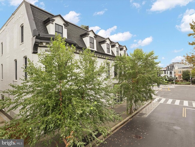 Building Photo - 770 Park Rd NW