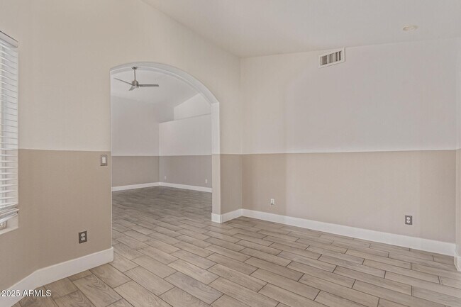 Building Photo - 15824 N 33rd Pl