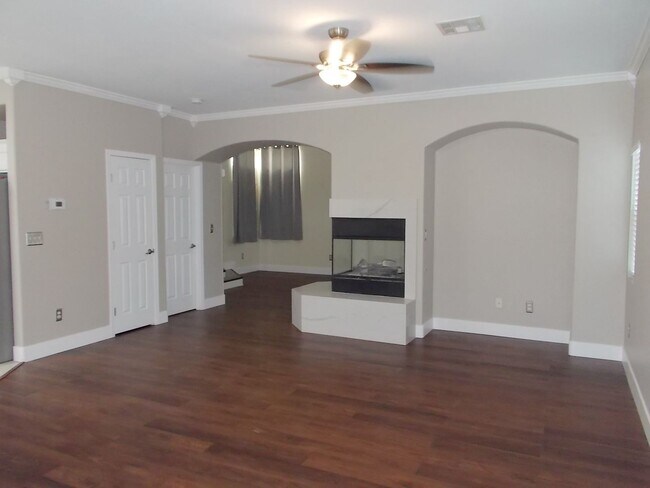 Building Photo - Spacious 4-Bedroom Home with Pool & 3-Car ...