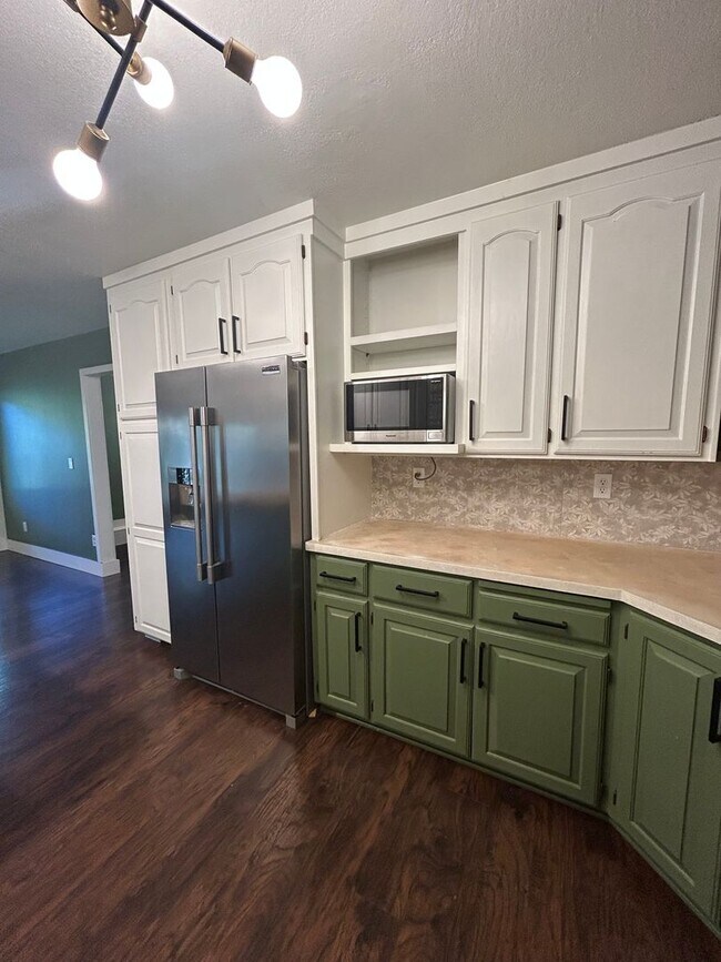 Building Photo - Charming 3-Bed Home in Bella Vista, AR