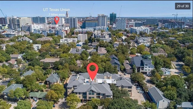 Close to UT as well! - 1910 Robbins Pl