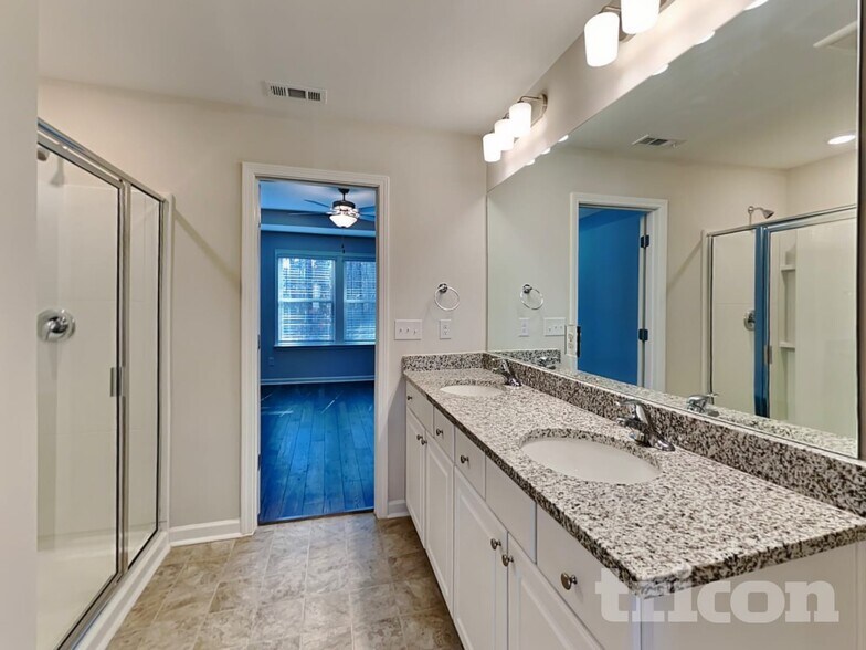 Building Photo - 317 Knowles Pl